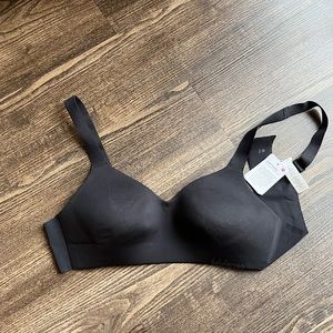 Lululemon Hold True 36B black bra NWT